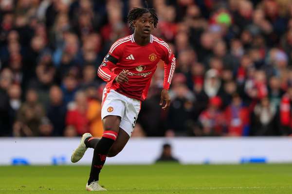 曼联中场新星梅努训练伤退 无缘关键战再引首发争议